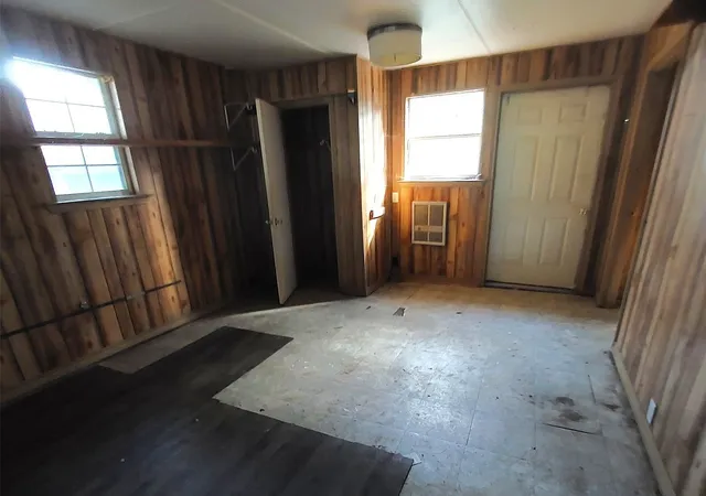 Photo 4 of Single family home for sale at 1805 Cherokee Tr, Tool, TX 75143 | MLS# 21300904 | Listing updated on 2026-09-29