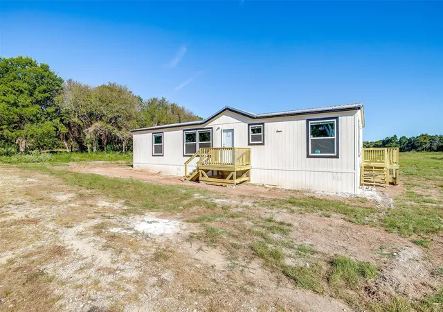 Photo 2 of Manufactured home for sale at 4417 County Road 423, Grandview, TX 76050 | MLS# 21287917 | Listing updated on 2026-08-28