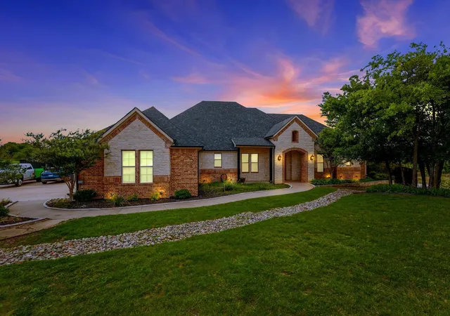 Photo 1 of Single family home for sale at 1040 Lighthouse Ct, Cedar Hill, TX 75104 | MLS# 21299273 | Listing updated on 2026-10-02