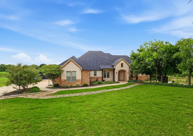 Photo 2 of Single family home for sale at 1040 Lighthouse Ct, Cedar Hill, TX 75104 | MLS# 21299273 | Listing updated on 2026-10-02