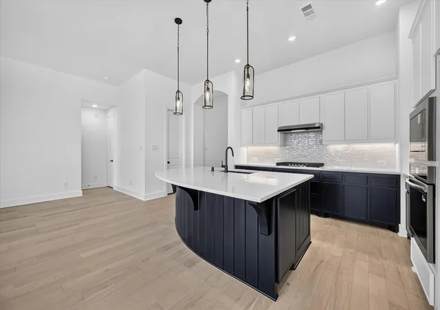 Photo 4 of Single family home for sale at 1409 Venture Dr, Justin, TX 76247 | MLS# 21301728 | Listing updated on 2026-09-24