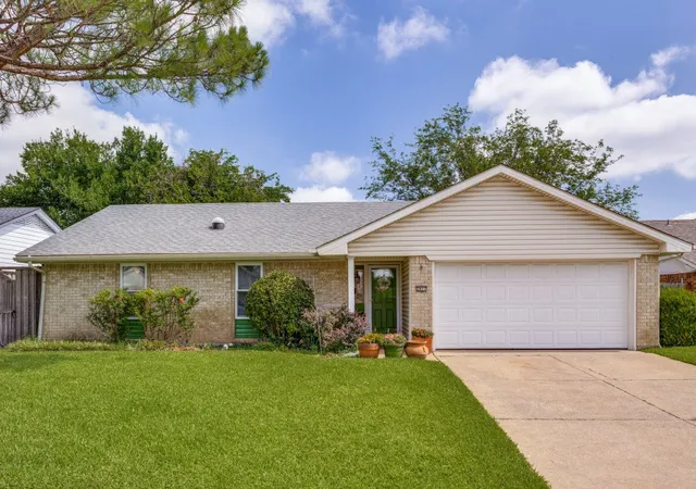 Homes for sale in Carrollton, TX | 2817 Elk Grove Rd, Carrollton, TX 75007 | MLS# 21299225