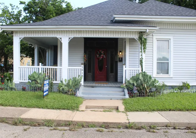 Photo 1 of Single family home for sale at 2818 S Blades St, Greenville, TX 75401 | MLS# 21292731 | Listing updated on 2026-08-29