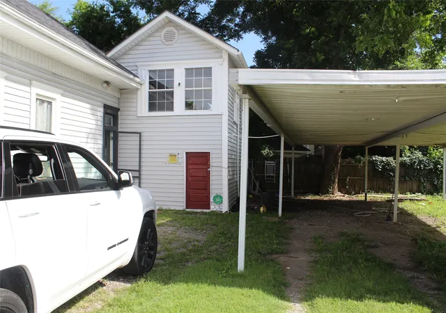 Photo 2 of Single family home for sale at 2818 S Blades St, Greenville, TX 75401 | MLS# 21292731 | Listing updated on 2026-08-29