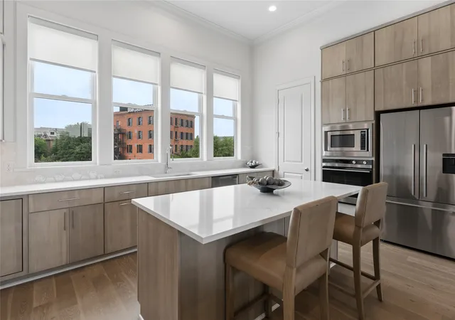Photo 4 of Townhouse for sale at 2401 Canton St #1003, Dallas, TX 75201 | MLS# 21301393 | Listing updated on 2026-10-07