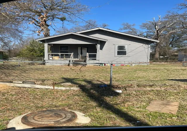 Photo 1 of Single family home for sale at 2544 Dupont St, Shreveport, LA 71103 | MLS# 21289064 | Listing updated on 2026-07-23