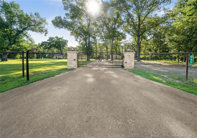 Photo 2 of Single family home for sale at 1054 County Road 4116, Quitman, TX 75783 | MLS# 21302057 | Listing updated on 2026-08-26