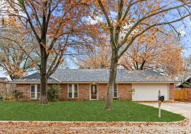 Homes for sale in Colleyville, TX | 611 Field St, Colleyville, TX 76034 | MLS# 21302243