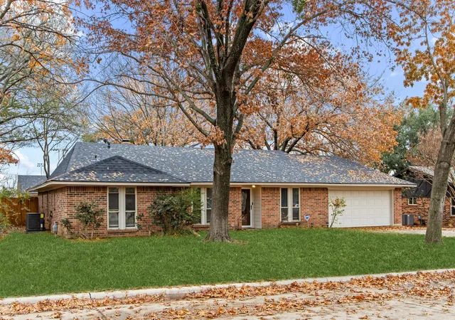 Homes for sale in Colleyville, TX | 611 Field St, Colleyville, TX 76034 | MLS# 21302243