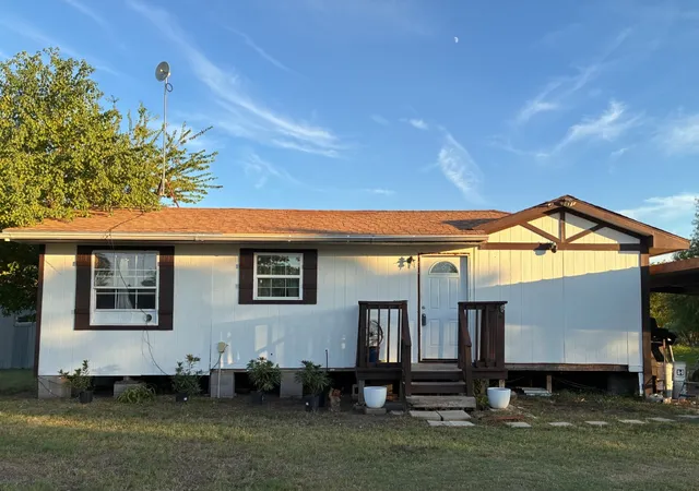 Single family home for sale at 6709 Sue Ann Ln, Terrell, TX 75161 | MLS# 21290790