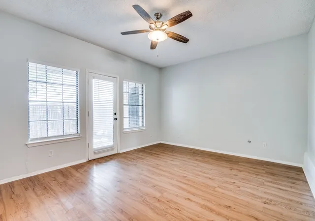 Listing Photo 4 - Condo for sale in building located at 3635 Gdn Brk Dr, Farmers Branch, TX 75234 - Unit #10100