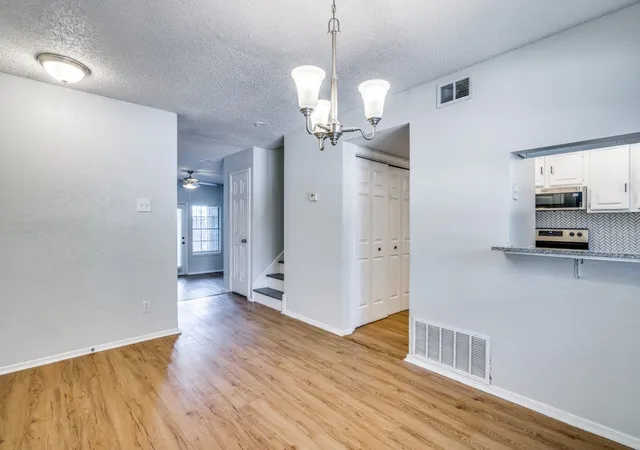 Listing Photo 5 - Condo for sale in building located at 3635 Gdn Brk Dr, Farmers Branch, TX 75234 - Unit #10100