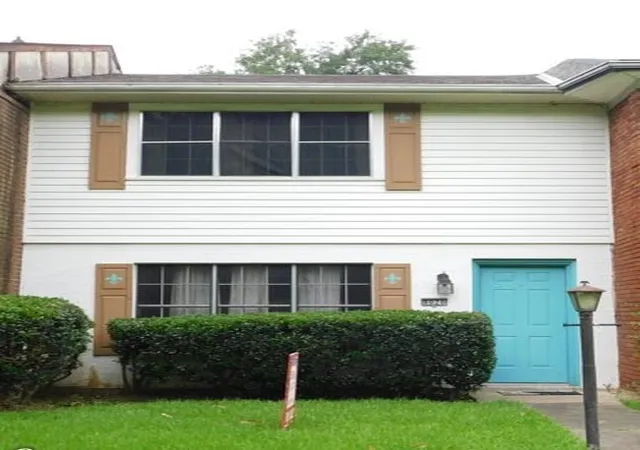Photo 1 of Townhouse for sale at 8020 Pines Rd, Shreveport, LA 71129 | MLS# 21297675 | Listing updated on 2026-08-21