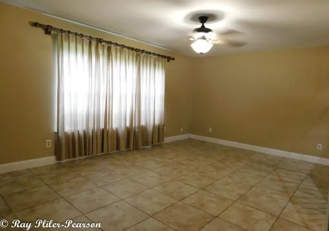 Photo 3 of Townhouse for sale at 8020 Pines Rd, Shreveport, LA 71129 | MLS# 21297675 | Listing updated on 2026-08-21