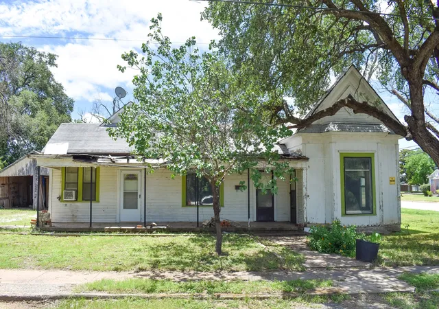 Homes for sale in Brady, TX | 200 E 7th St, Brady, TX 76825 | MLS# 21302304