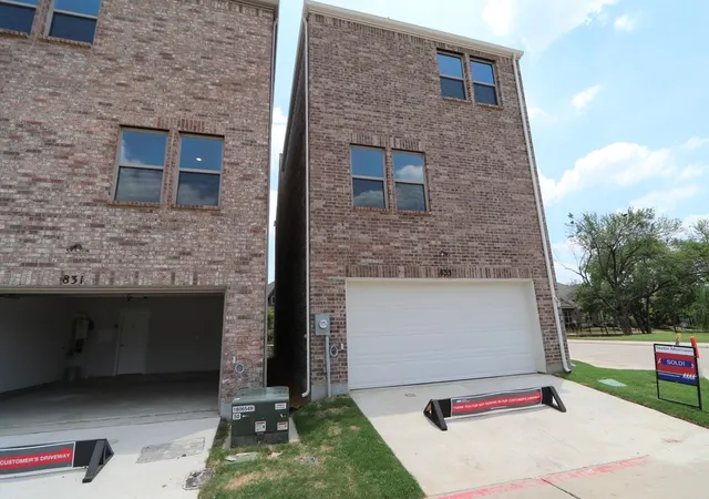 Homes for sale in Euless, TX | 833 Tennessee Dr, Euless, TX 76040 | MLS# 21302327