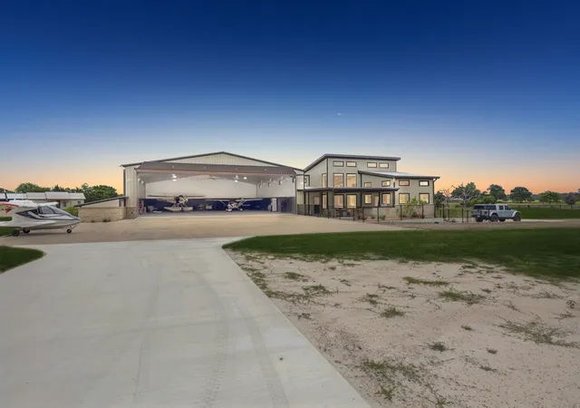 Photo 2 of Single family home for sale at 836 Vz County Rd, Van, TX 75790 | MLS# 21302348 | Listing updated on 2026-08-22
