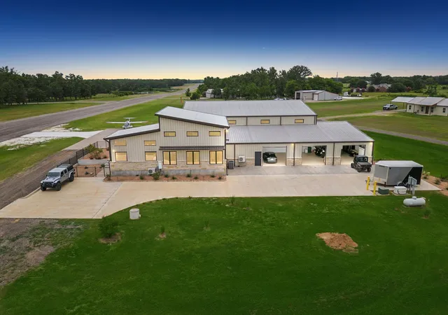 Photo 3 of Single family home for sale at 836 Vz County Rd, Van, TX 75790 | MLS# 21302348 | Listing updated on 2026-08-22
