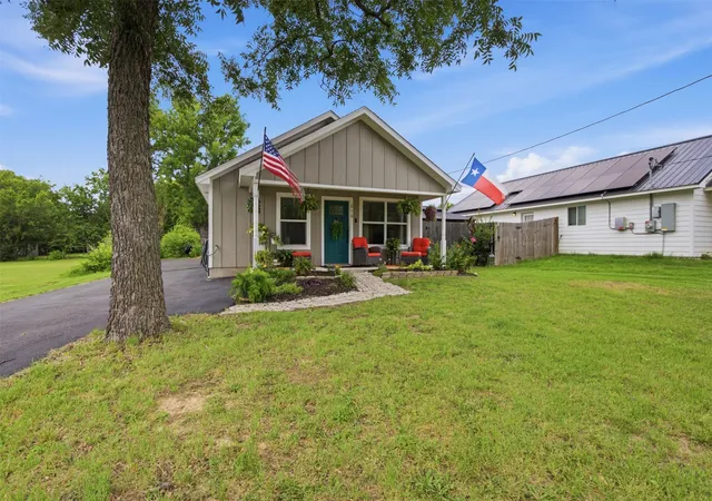 Photo 1 of Single family home for sale at 216 E Clay St, Bowie, TX 76230 | MLS# 21302331 | Listing updated on 2026-07-15