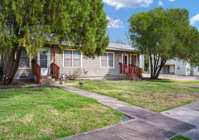Photo 3 of Mansion for sale at 303 N Waddill A,b,c St, Mc Kinney, TX 75069 | MLS# 21300855 | Listing updated on 2026-09-15