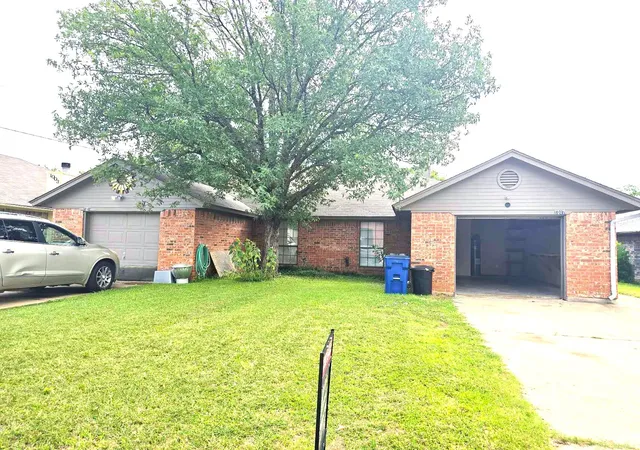 Multi family home for sale at 1005 Mitchell Ln, Burleson, TX 76028 | MLS# 21301750