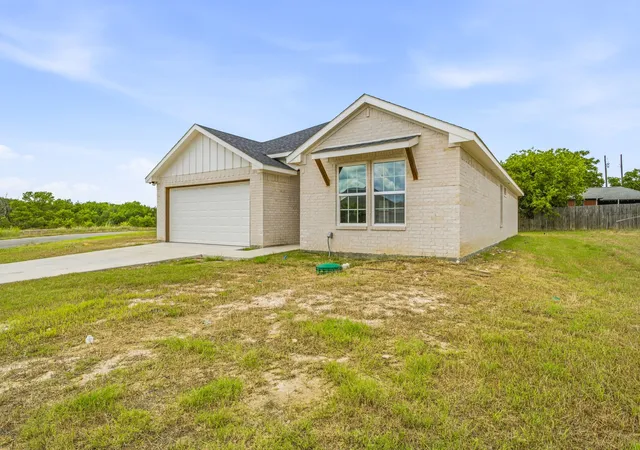 Photo 3 of Single family home for sale at 317 Ridgeway, Weatherford, TX 76086 | MLS# 21302148 | Listing updated on 2026-08-22