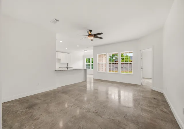 Photo 3 of Single family home for sale at 317 Ridgeway, Weatherford, TX 76086 | MLS# 21302148 | Listing updated on 2026-08-22