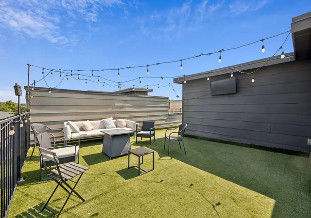 Townhouse for sale at 4903 Jack Ct, Dallas, TX 75206 | MLS# 21302484
