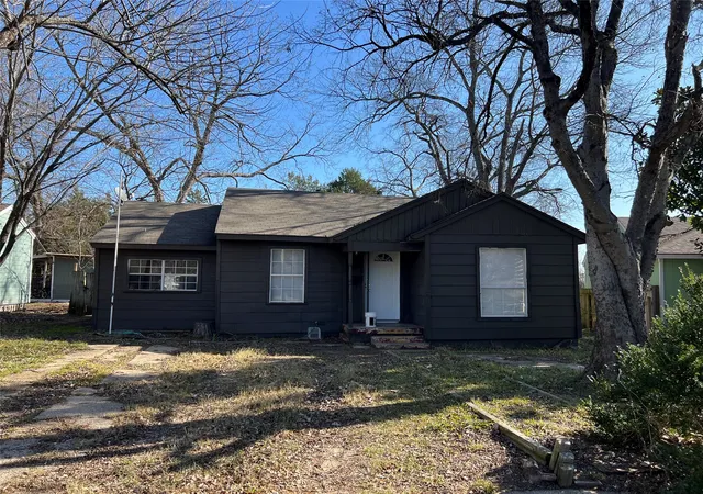 Photo 1 of Single family home for sale at 1104 Bell Dr, Greenville, TX 75401 | MLS# 21302496 | Listing updated on 2026-07-07