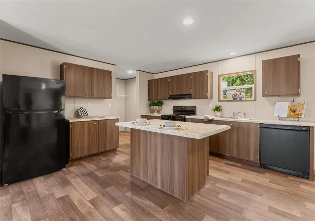 Photo 4 of Manufactured home for sale at 189 Shady Springs Dr, Bridgeport, TX 76426 | MLS# 21301962 | Listing updated on 2026-09-19