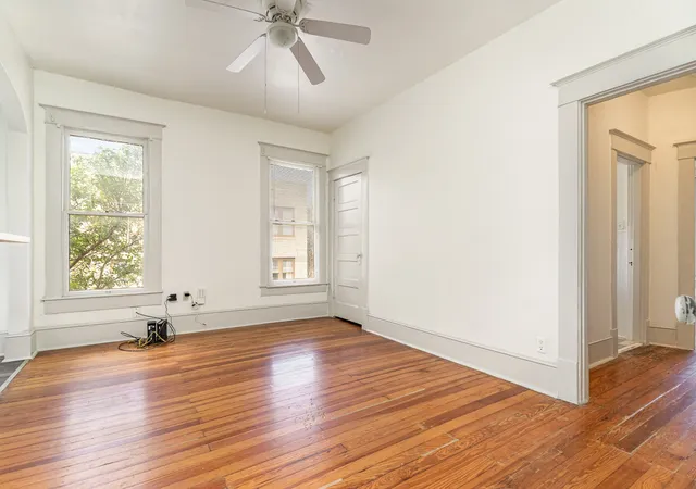 2nd image of 1230 Kings Hwy, Dallas, TX 75208 | MLS# 21260393