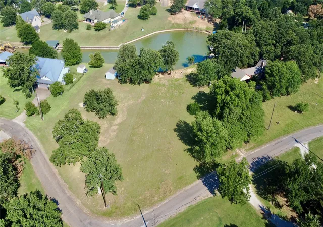 Homes for sale in Streetman, TX | 5001 Arrowhead Pt, Streetman, TX 75859 | MLS# 21298338