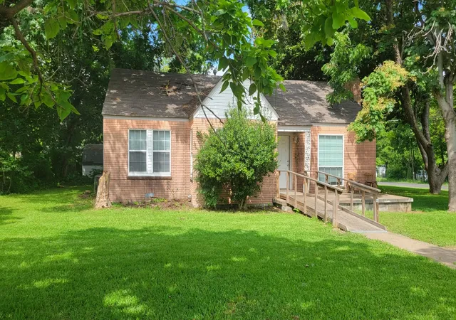 Photo 1 of Sale Pending at 4503 Vandervort Dr, Dallas, TX 75216 | MLS# 21302181 | Listing updated on 2026-07-28