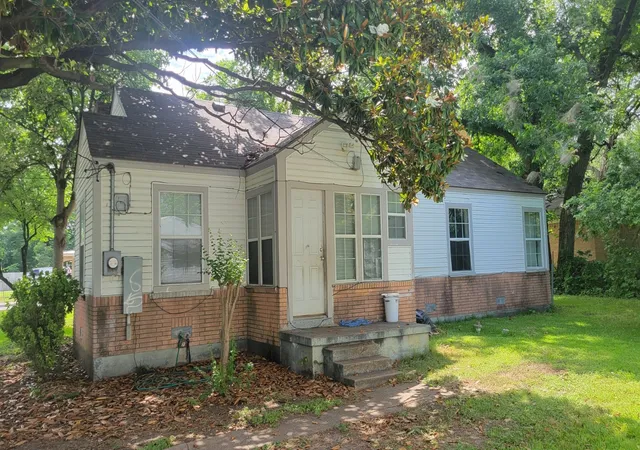 Photo 3 of Sale Pending at 4503 Vandervort Dr, Dallas, TX 75216 | MLS# 21302181 | Listing updated on 2026-07-28