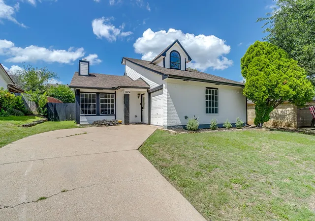 Photo 1 of Single family home for sale at 10004 Pack Saddle Trl, Fort Worth, TX 76108 | MLS# 21302610 | Listing updated on 2026-08-22