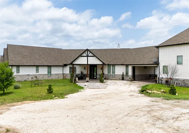 Photo 2 of Single family home for sale at 5559 Cr 4010, Decatur, TX 76234 | MLS# 21302611 | Listing updated on 2026-08-22