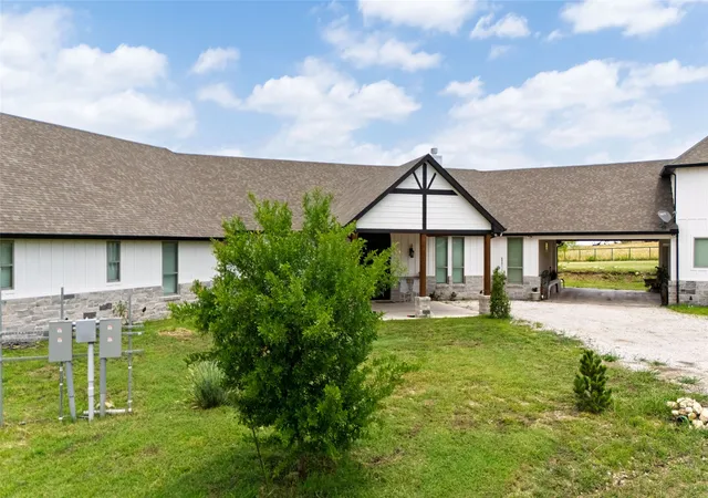 Photo 3 of Single family home for sale at 5559 Cr 4010, Decatur, TX 76234 | MLS# 21302611 | Listing updated on 2026-08-22