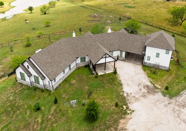 Photo 4 of Single family home for sale at 5559 Cr 4010, Decatur, TX 76234 | MLS# 21302611 | Listing updated on 2026-08-22
