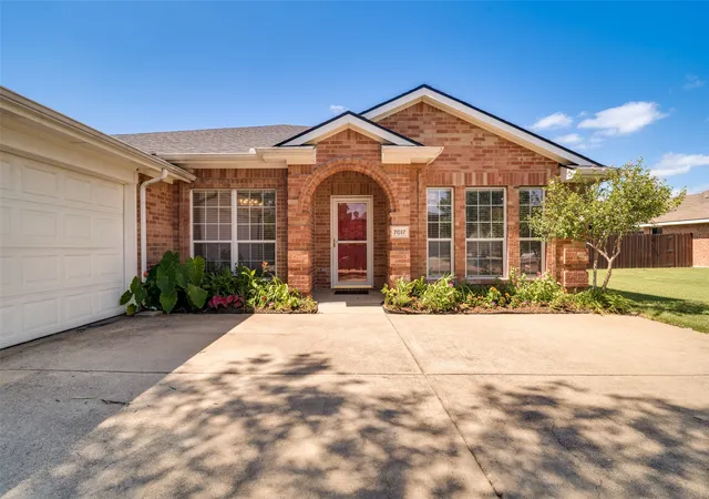 Photo 1 of Sale Pending at 7017 Travelers Xing, Rowlett, TX 75089 | MLS# 21302700 | Listing updated on 2026-08-28