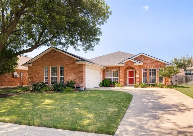 Photo 2 of Sale Pending at 7017 Travelers Xing, Rowlett, TX 75089 | MLS# 21302700 | Listing updated on 2026-08-28