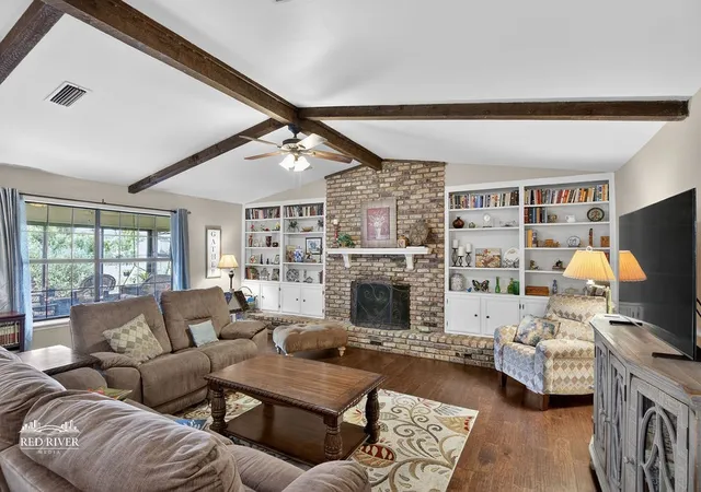 Photo 1 of Single family home for sale at 2010 Lovers Ln, Shreveport, LA 71105 | MLS# 21302489 | Listing updated on 2026-08-26