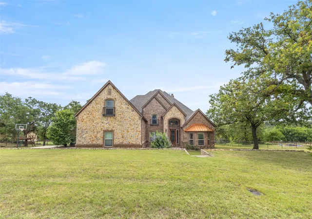 Homes for sale in Springtown, TX | 108 Oak Creek Dr, Springtown, TX 76082 | MLS# 21299832