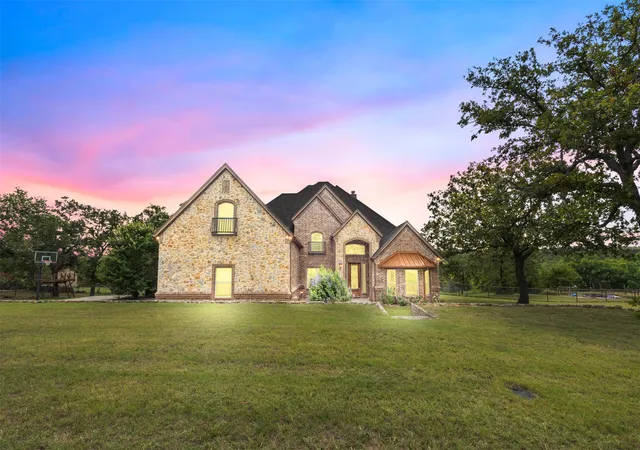 Homes for sale in Springtown, TX | 108 Oak Creek Dr, Springtown, TX 76082 | MLS# 21299832