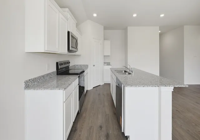 Photo 3 of Sale Pending at 1961 Freeman St, Tyler, TX 75702 | MLS# 21302718 | Listing updated on 2026-08-31
