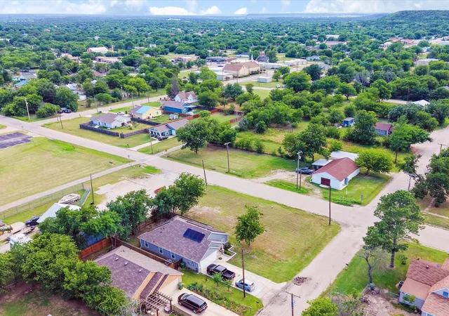 Homes for sale in Mineral Wells, TX | 1000 Se 3rd St, Mineral Wells, TX 76067 | MLS# 21302772