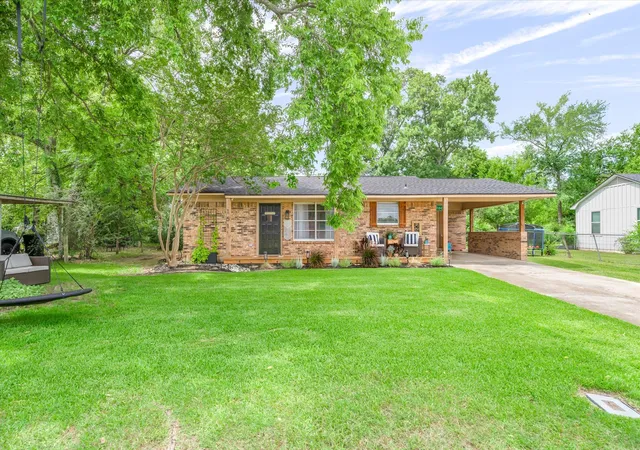 Photo 2 of Single family home for sale at 151 W College St, Canton, TX 75103 | MLS# 21301894 | Listing updated on 2026-08-06