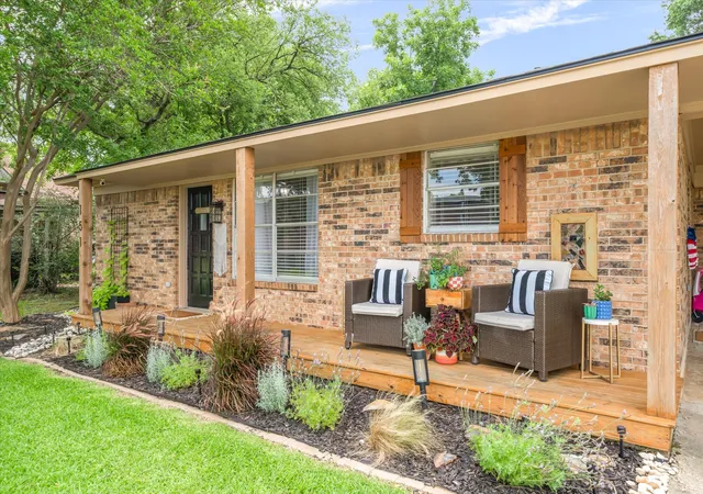 Photo 3 of Single family home for sale at 151 W College St, Canton, TX 75103 | MLS# 21301894 | Listing updated on 2026-08-06