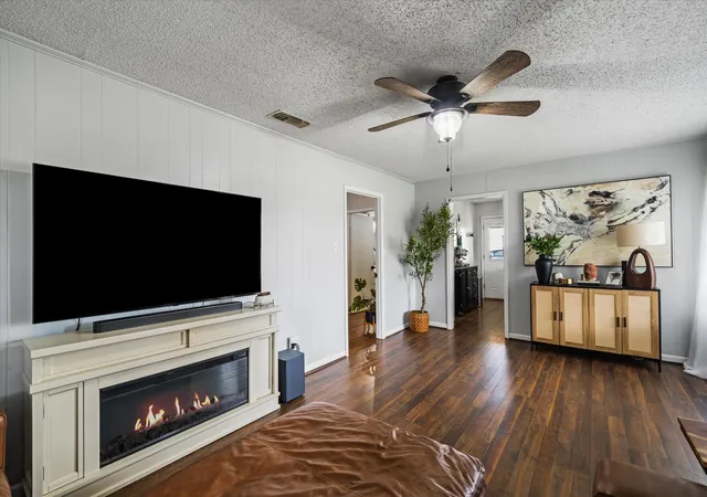 Photo 3 of Single family home for sale at 151 W College St, Canton, TX 75103 | MLS# 21301894 | Listing updated on 2026-08-06