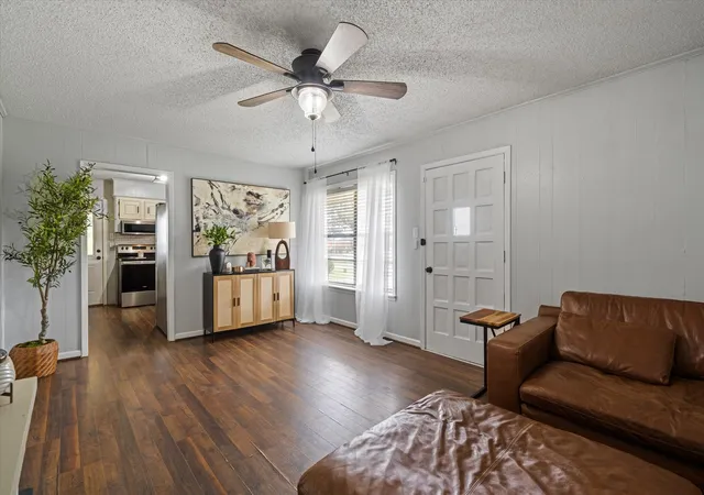Photo 4 of Single family home for sale at 151 W College St, Canton, TX 75103 | MLS# 21301894 | Listing updated on 2026-08-06