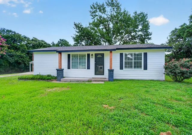 Photo 1 of Single family home for sale at 10302 County Road 3705, Quinlan, TX 75474 | MLS# 21302627 | Listing updated on 2026-09-04